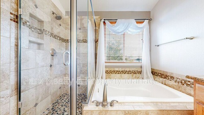 Building Photo - 8596 Bluegrass Cir