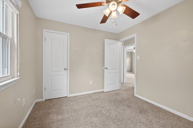 Building Photo - Virginia Beach Gem – 3 Bed, 2.5 Bath with Fenced Yard & Modern Upgrades