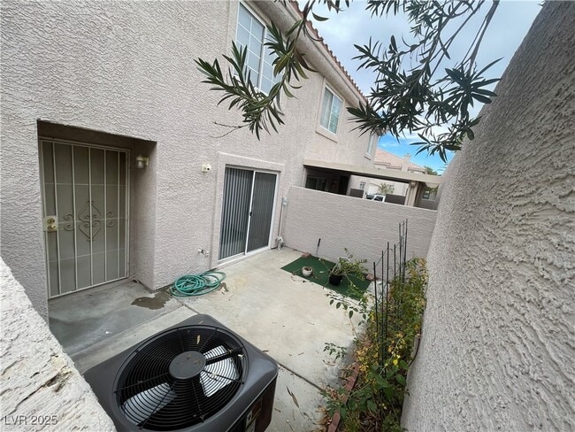 Building Photo - 502 Quail Bird Pl