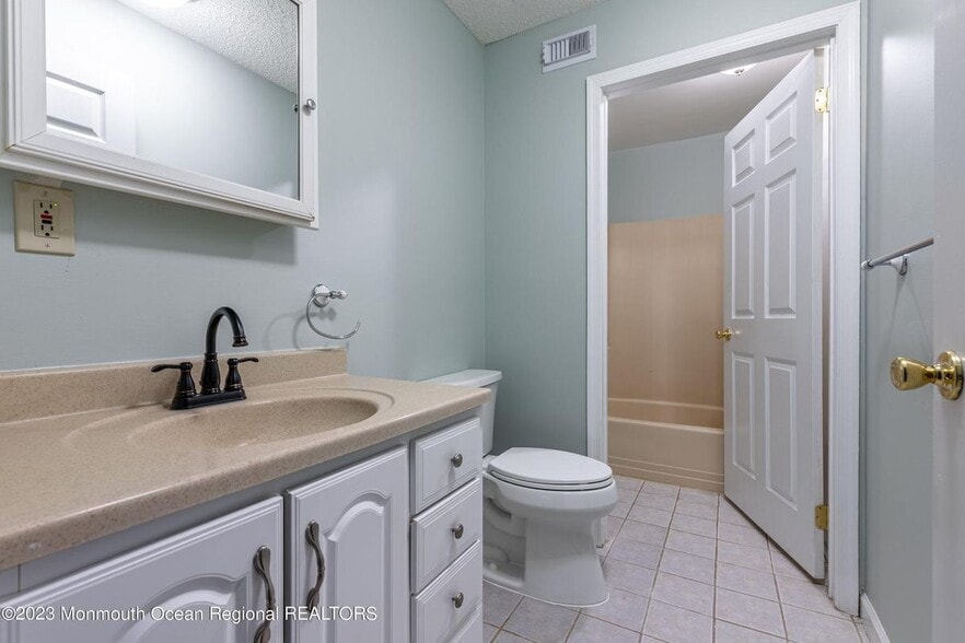 Building Photo - 14-1 Providence Ct