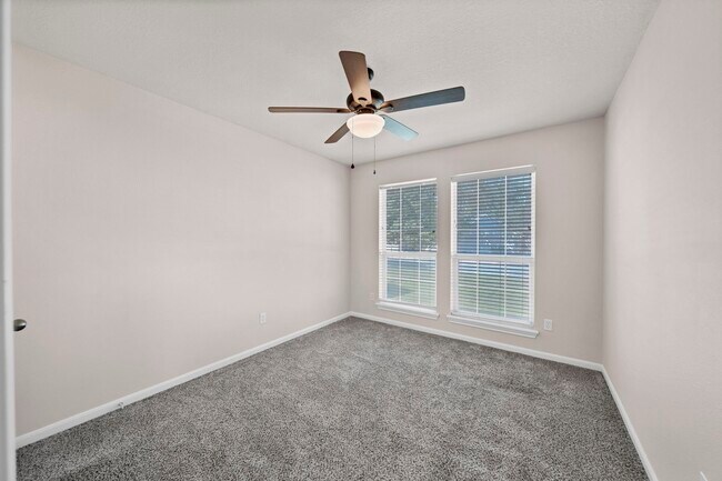 Building Photo - 987 Oak Glen Dr