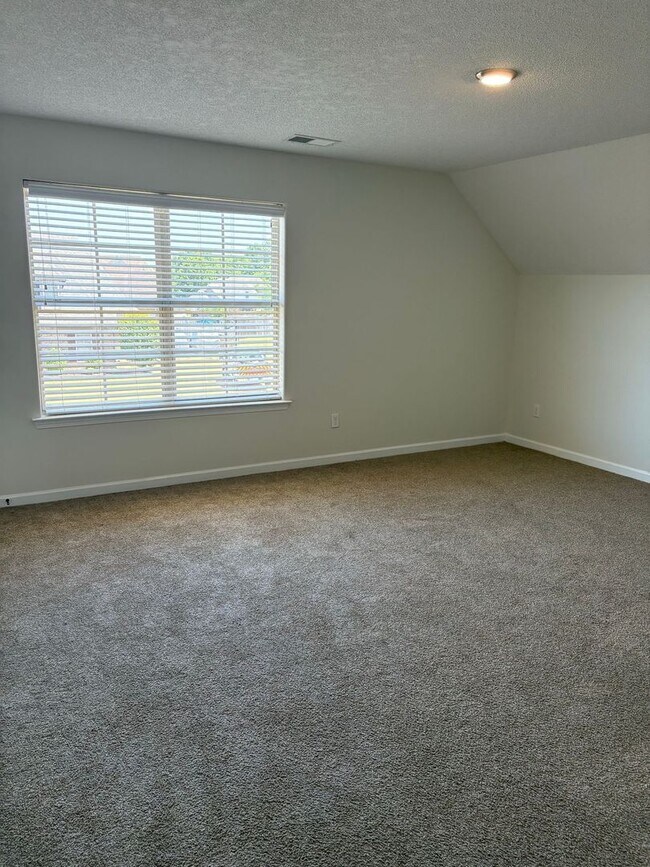 Building Photo - Spacious, Remodeled Home in Cordova