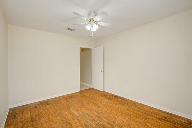 Building Photo - 5006 Westfield Village Dr