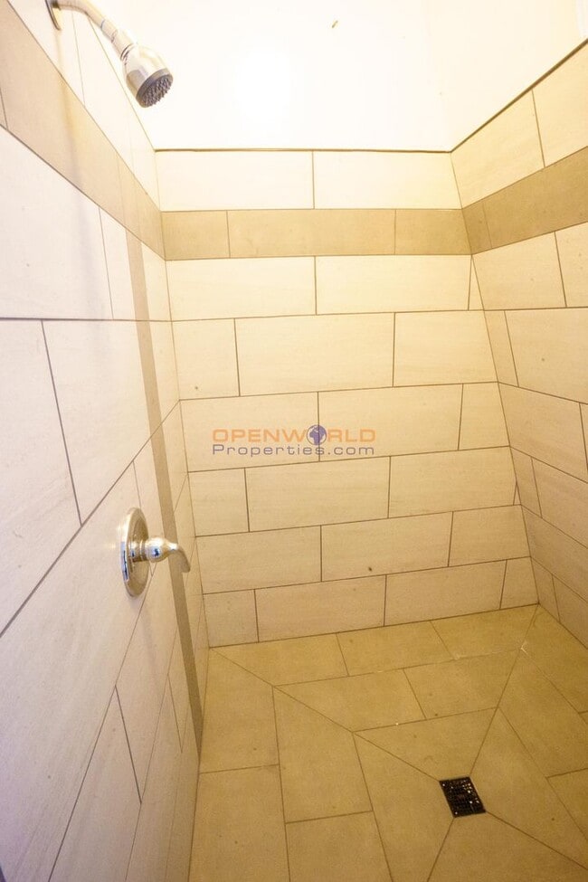 Building Photo - 107 Bridgeway