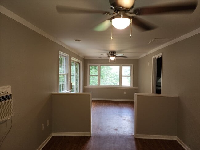 Building Photo - Spacious 5 Bedroom Home with Spectacular L...