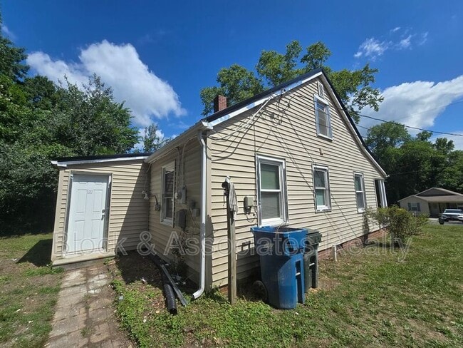 Building Photo - 330 Stratford Rd