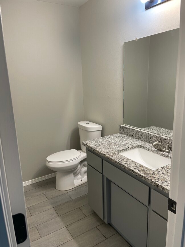 Building Photo - 207 W Parks St