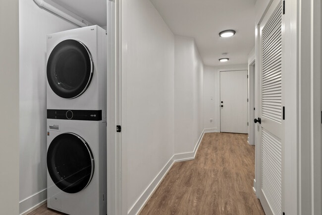 Building Photo - 3517 N Reta Ave