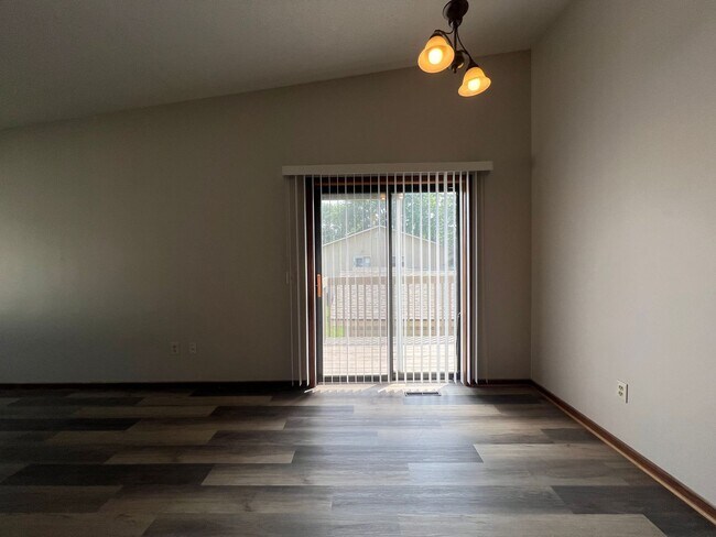 Building Photo - Spacious 2-Bed, 1-Bath Townhome with a Gar...