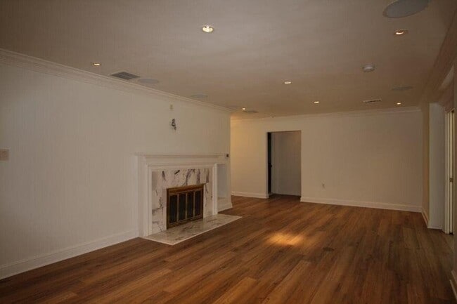 Building Photo - 4104 N Ivy Rd NE