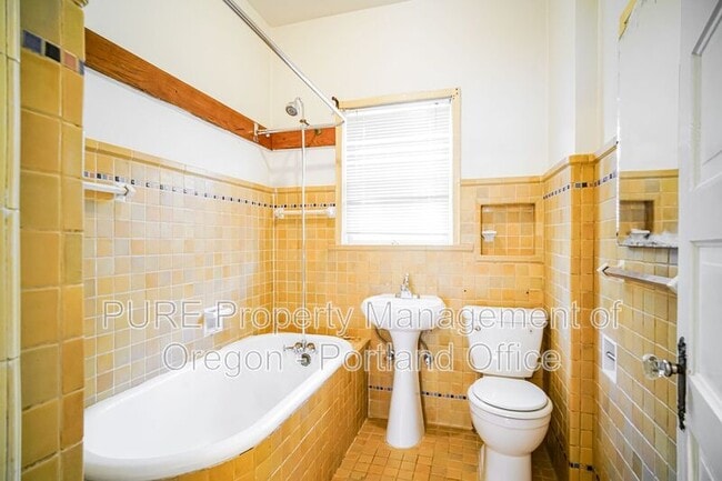 Building Photo - 1331 SE 49th Ave