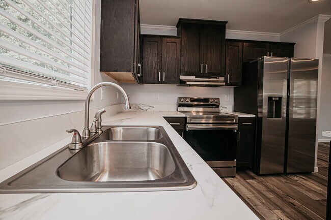 Building Photo - Inviting 3 bed, 2 bath Mount Pleasant rental