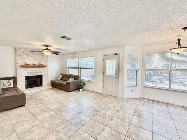 Building Photo - 1407 Deer Ledge Trail