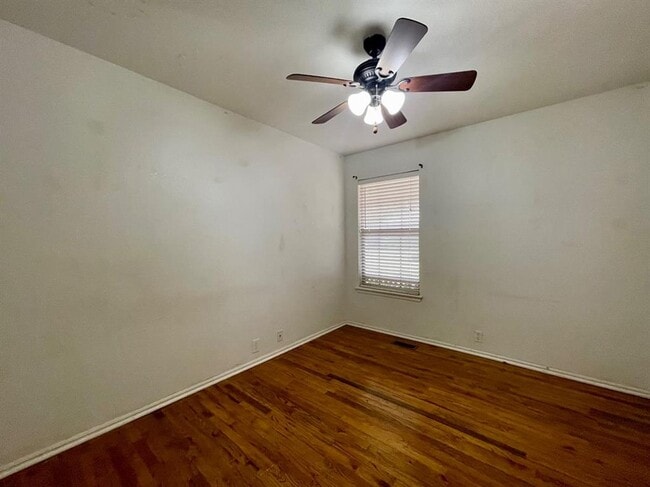 Building Photo - 1319 W Aries Rd