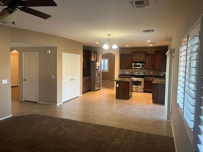 Building Photo - 16412 W Hope Dr