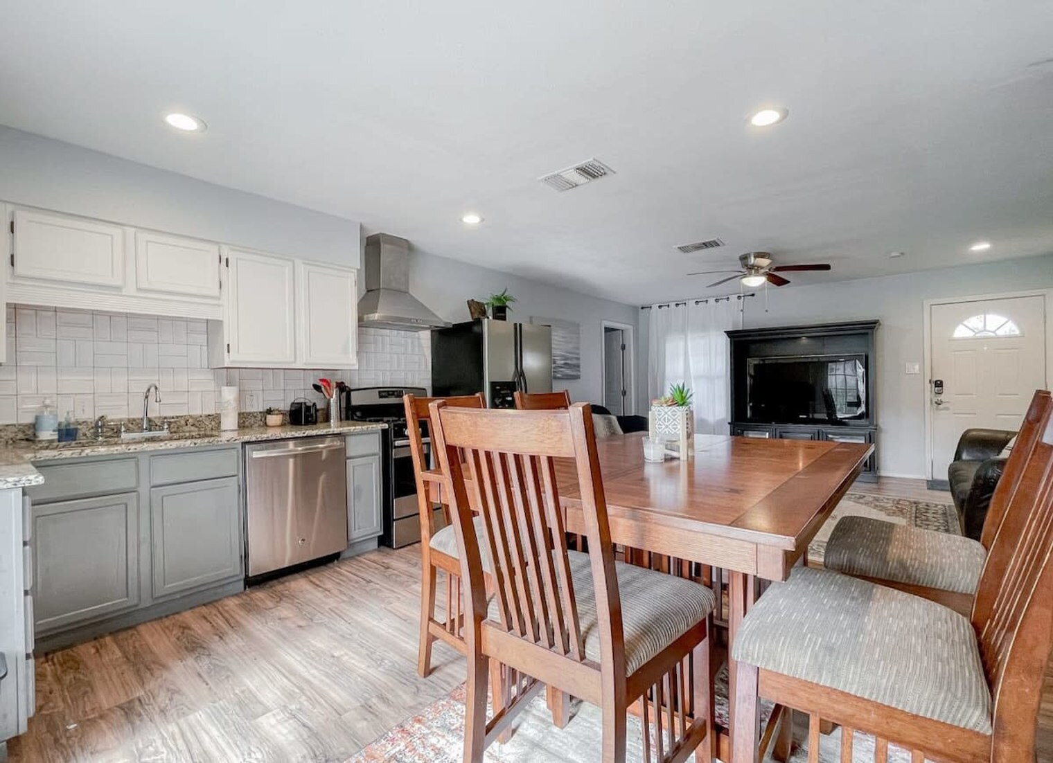 Building Photo - 4310 Tropical Dr