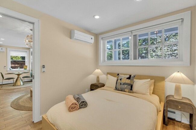 Building Photo - 14 Crossman Pl