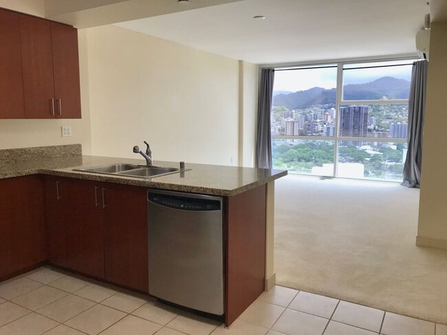 Building Photo - Convenient Kakaako living! 1/1/1