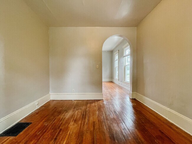 Building Photo - PRELEASING for AUGUST! Close to Campus: In-Unit Washer/Dryer + LOFT