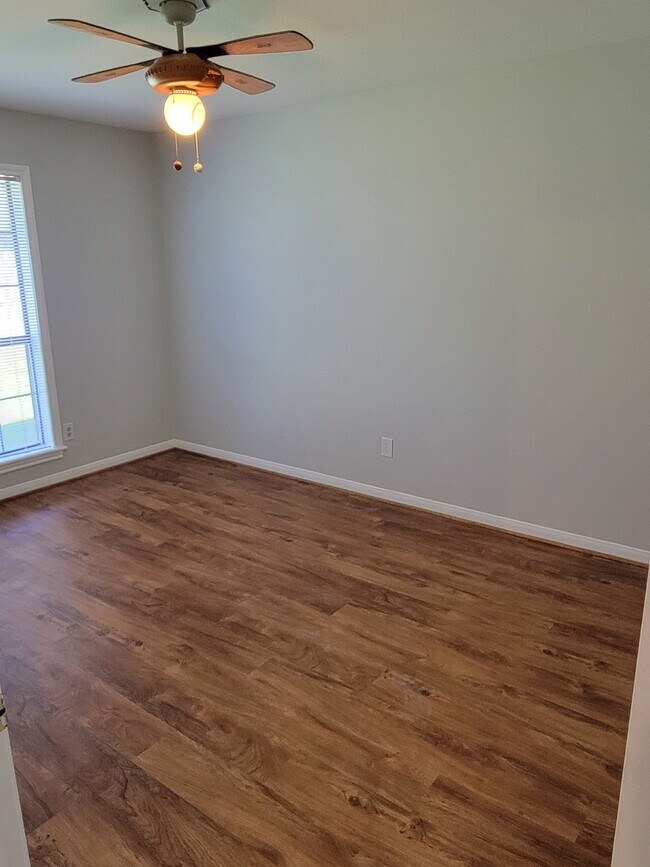 Building Photo - 3813 Brockhampton Dr