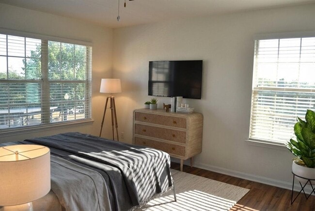 Building Photo - 9201 Brodie Ln