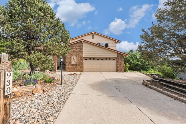 Building Photo - Big*Open*Private*Custom Home in Pinecliff D#20
