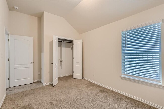 Building Photo - 5867 San Savino Dr