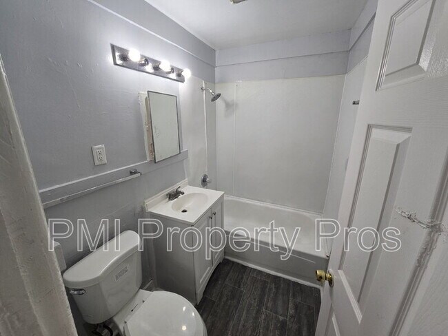 Building Photo - 2626 N 24th St