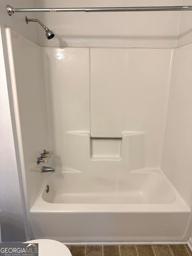 Building Photo - 1600 Oakpoint Dr SW