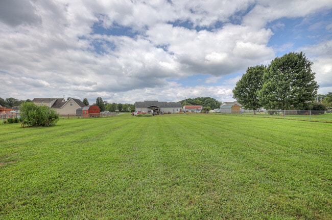Building Photo - 119 Broomsage Cir
