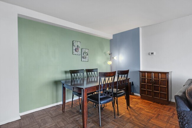 Building Photo - 2000 Linwood Ave