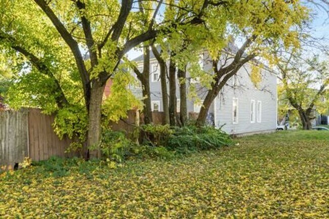 Building Photo - 360 N Garfield Ave