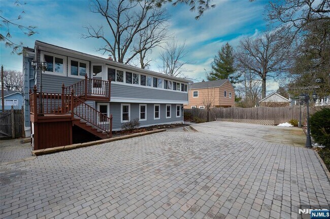 Building Photo - 43 Spruce Ave