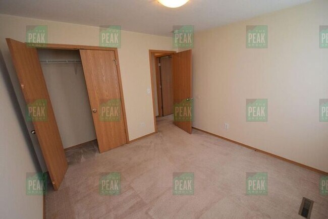 Building Photo - Home For Rent In Aurora