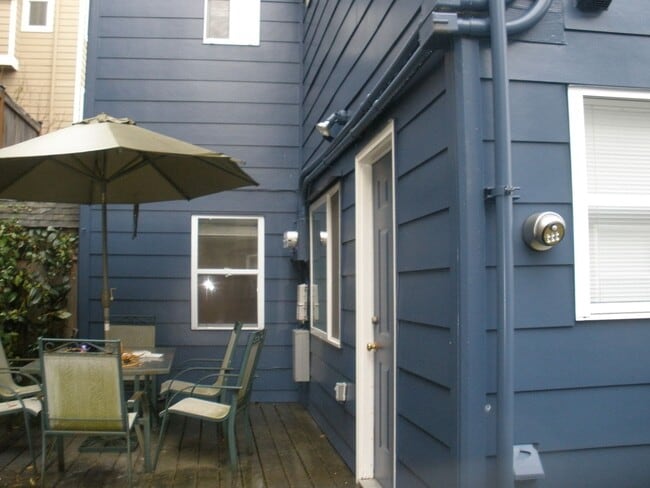 Building Photo - Magnolia Townhouse