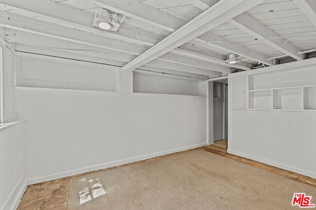 Building Photo - 6484 Ivarene Ave
