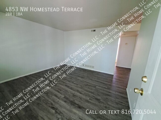 Building Photo - Clean 4-Plex Apartment-Park Hill Schools!