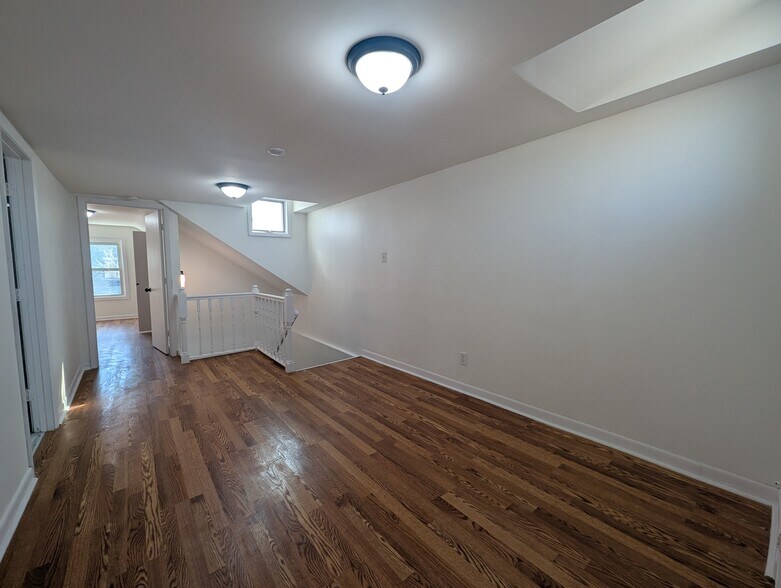 Building Photo - 1520 W Melrose St