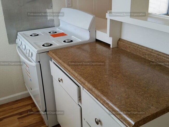 Building Photo - Coming Soon: Cozy Studio Cottage in Vineyard Setting