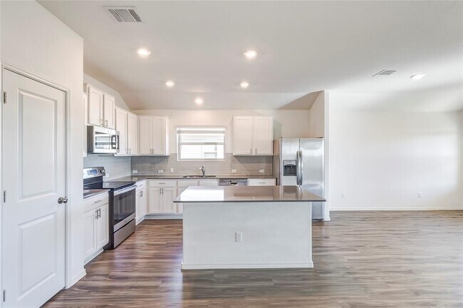 Building Photo - 730 Carol Dr