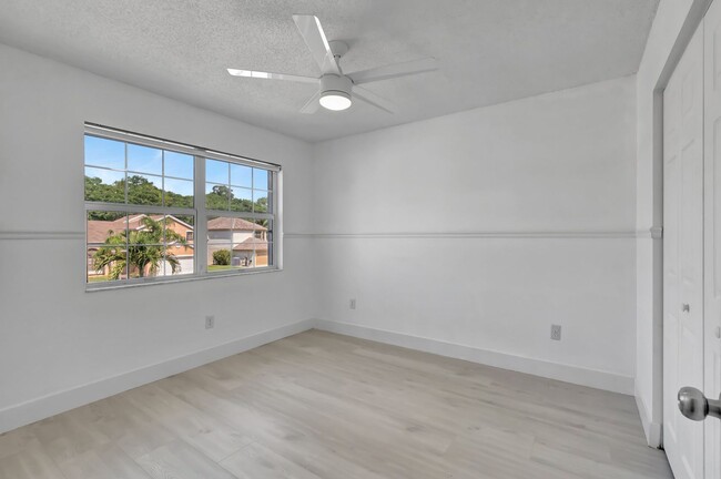 Building Photo - Boca Raton Modern Comfort Meets Florida Ch...