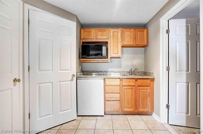 Building Photo - 31173 Livingston Dr