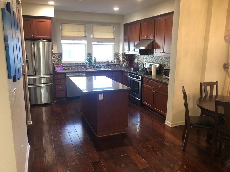 Building Photo - 40937 Gramercy Ter