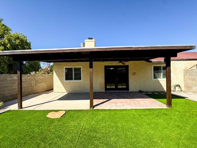 Building Photo - "Newly Updated 3-Bedroom Duplex with 2 Ful...