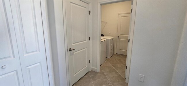 Building Photo - 15810 Sunny Day Dr