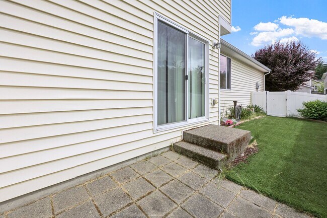 Building Photo - MOVE IN READY NOW! Corner lot, across from park, main floor master and easy I-5, JBLM commute!