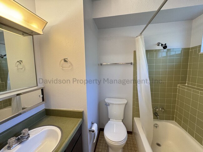 Building Photo - 1429 Auburn Dr