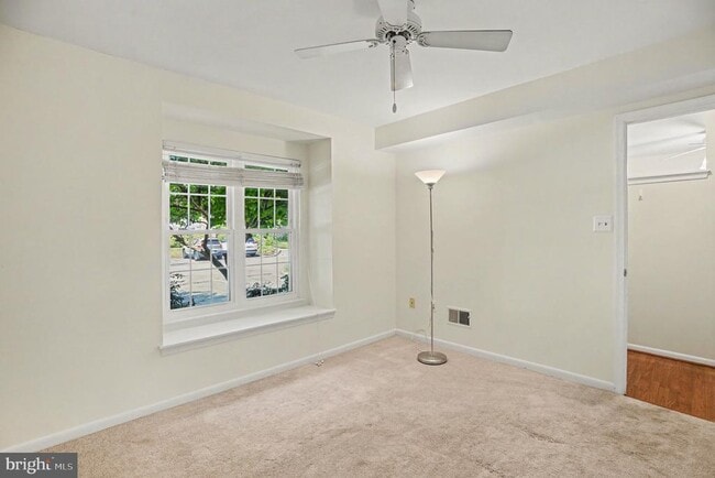 Building Photo - 205 Valley Stream Ln