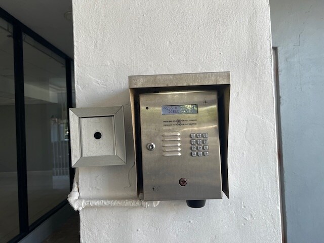 Building Photo - 2016 Bay Dr