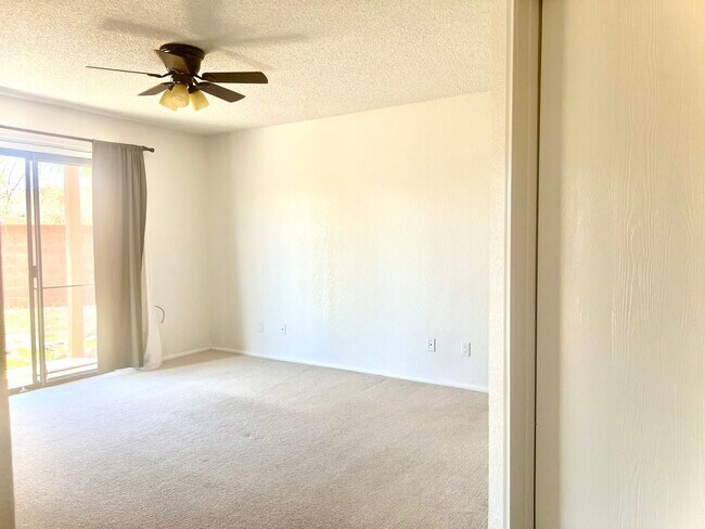 Building Photo - 2340 S Iris Dr
